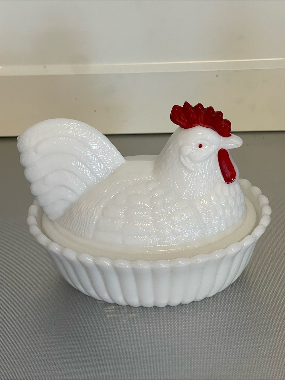 Vintage Westmoreland White Milk Glass Hen on Nest Dish with Red Accents Sz 5.5” - Picture 4 of 10